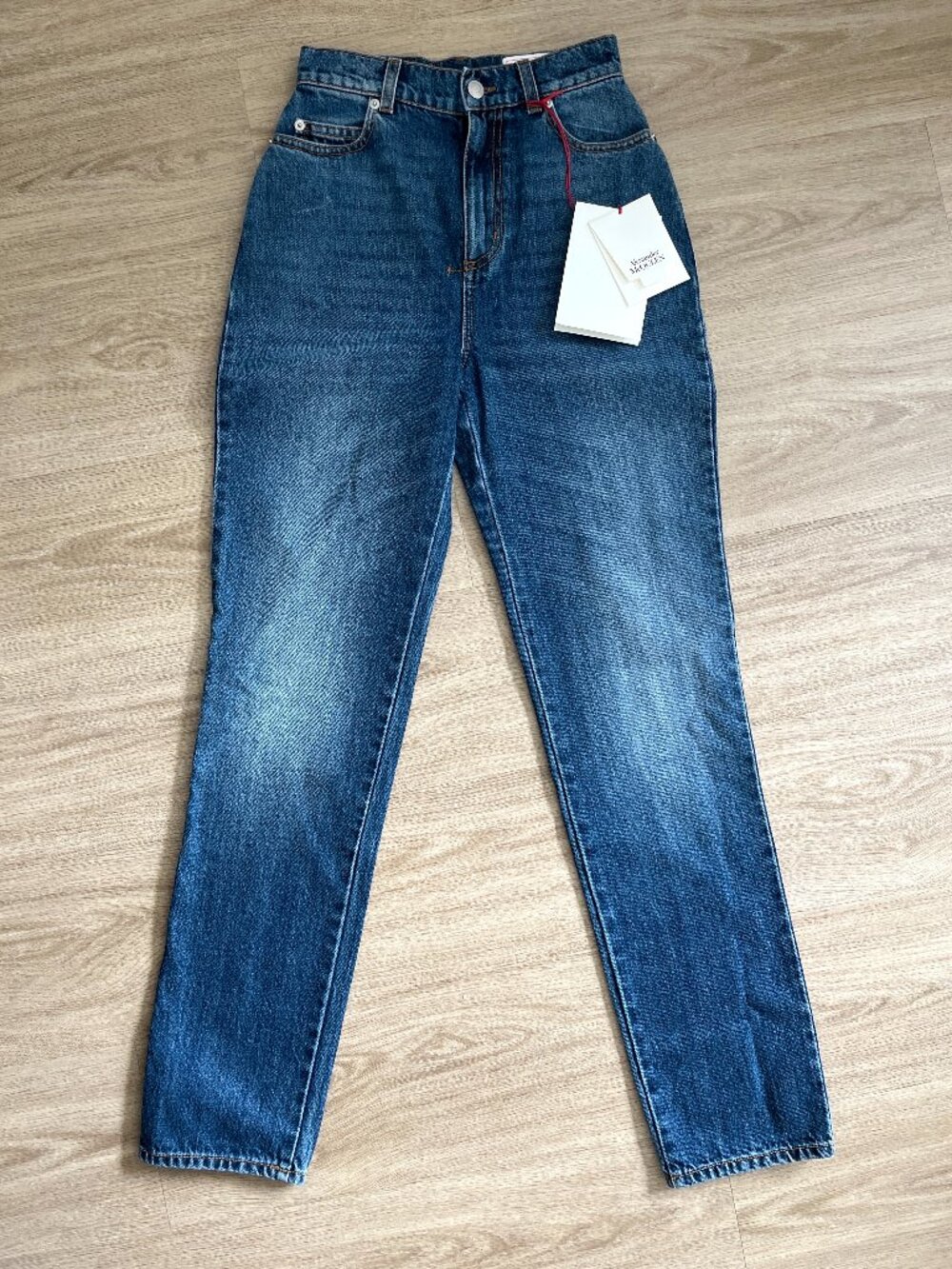 $790 Alexander McQueen High Rise Tapered Straight Jeans‎ Med Wash Size 23 NWT